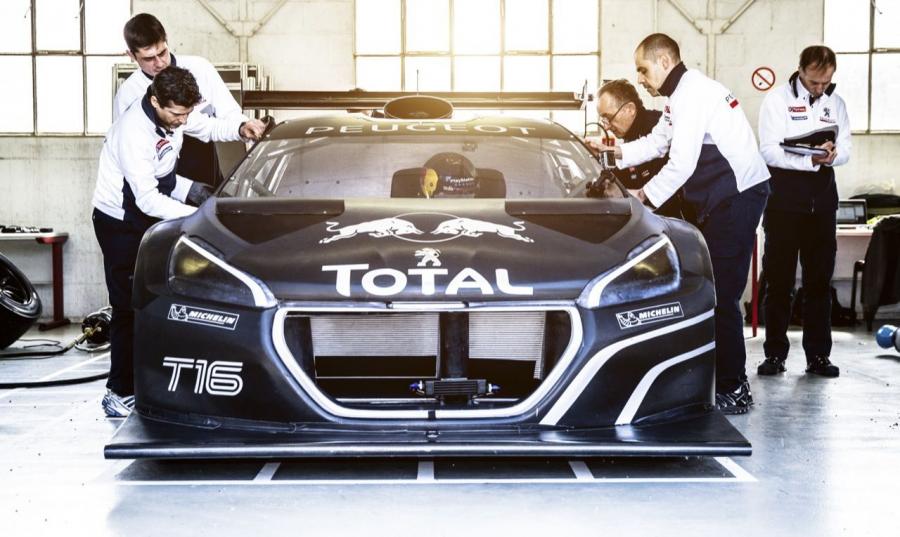  Peugeot 208 T16 with Sebastien Loeb 2013 года  (фото 12 из 13)